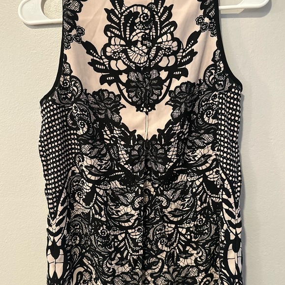 Express Black and Cream Split Back Tank - Picture 2 of 4